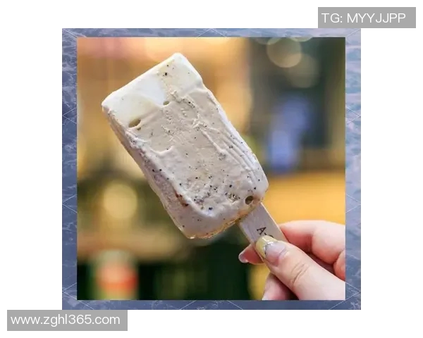 足球冰淇淋的奇妙结合让你在夏日尽享清凉与激情的双重体验